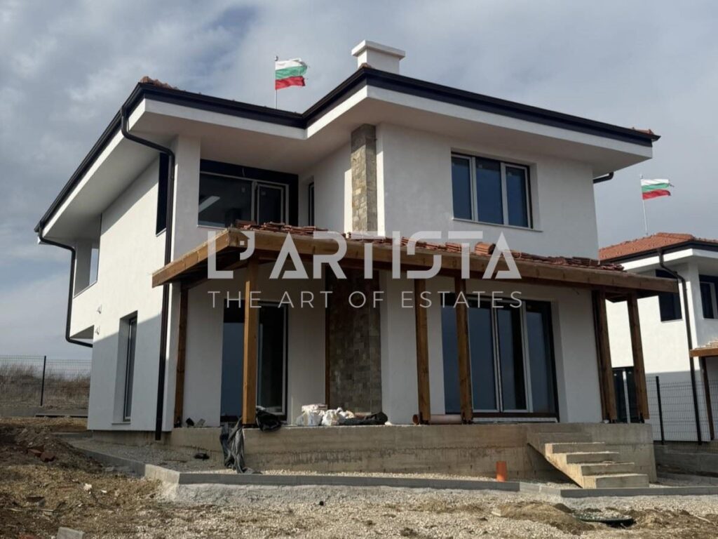 Detached house with picturesque views in the village of Gurmazovo - 0