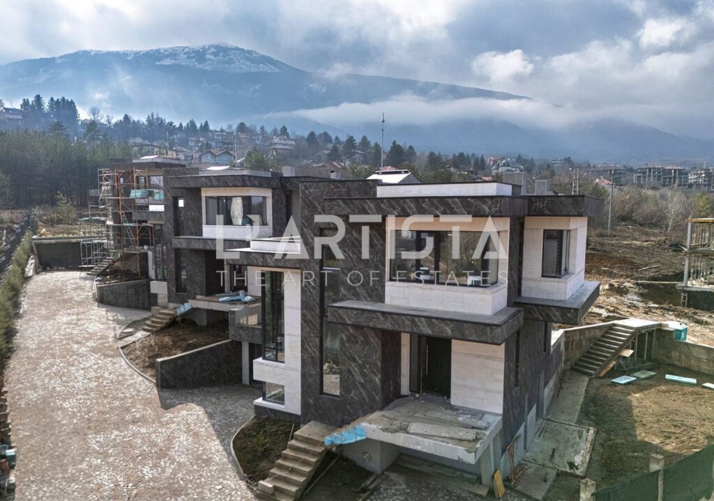 Къща пред АКТ 16 с покривна тераса в м. Ботаническа градина кв. Драгалевци - 0