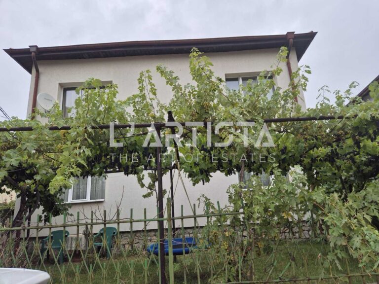 Separate floor of a house in Pernik - 0