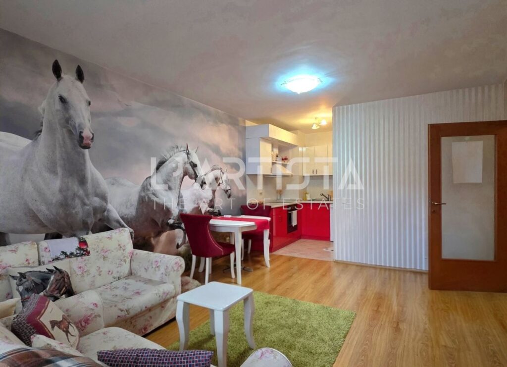 L'Artista представя напълно обзаведен тристаен апартамент, разположен в престижния и отлично поддържан затворен комплекс „Гл - 0