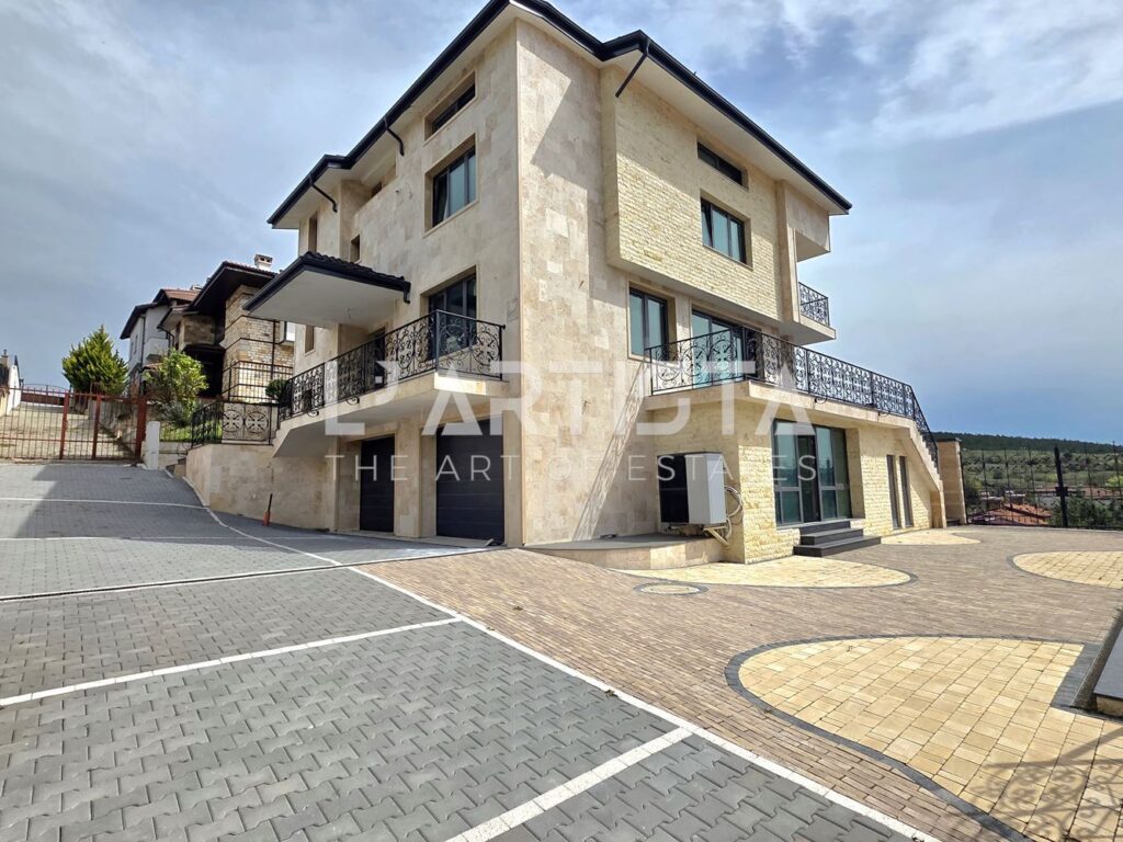 L’ARTISTA представя: Емблематична панорамна вила над яз. Кърджали | High-End Residence с уникална гледка - 0