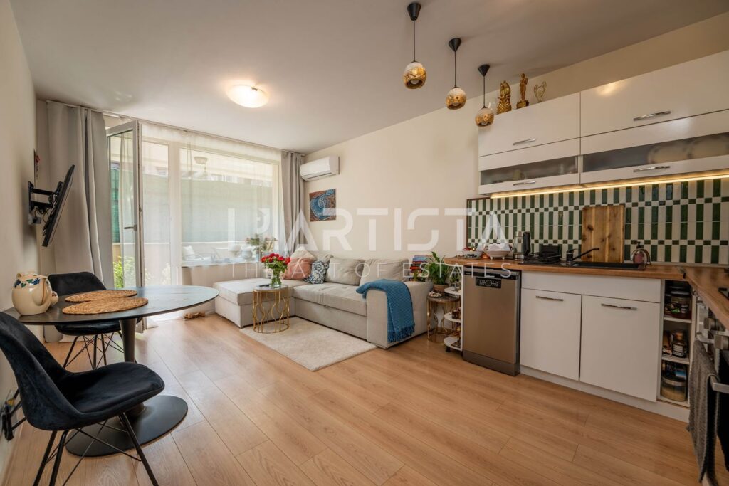 Two-bedroom furnished apartment in Krastova Vada district with private yard - 0