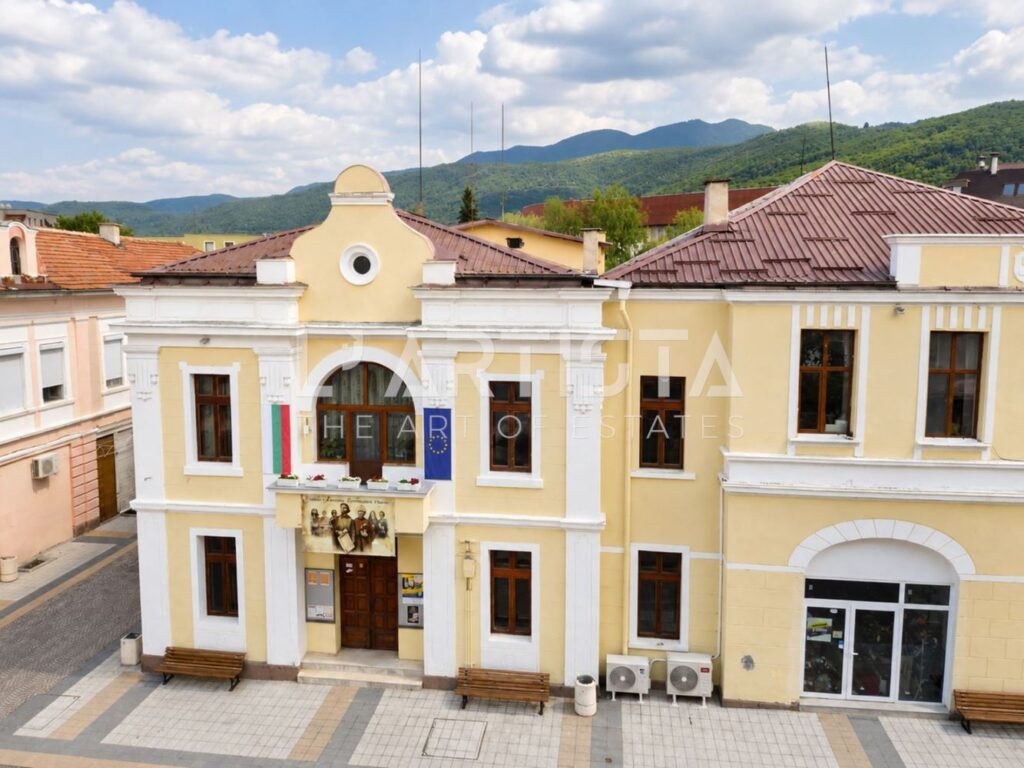 Тристаен тухлен апартамент в сърцето на гр.Пещера - 0