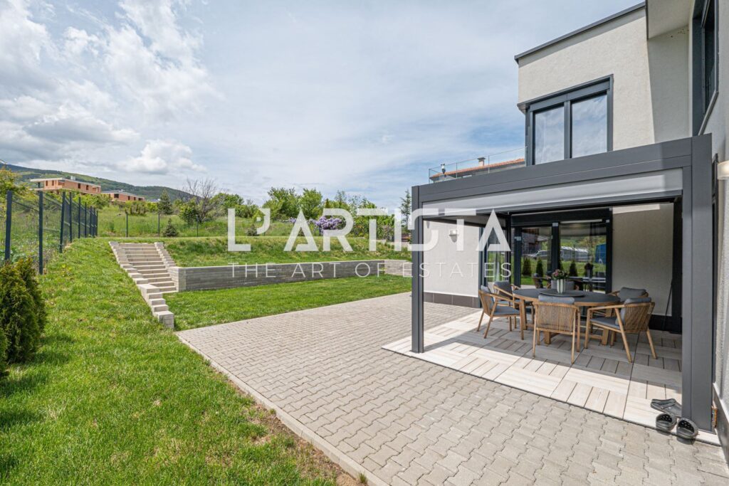 House in the village of Bistritsa