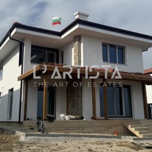 Самостоятелна къща с живописна гледка в с. Гурмазово - 0