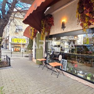 Търговски обект с лице на две улици, обзаведен по дизайнерски проект като от корица на списание - 10