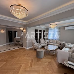 Луксозен тристаен апартамент в Център - 2