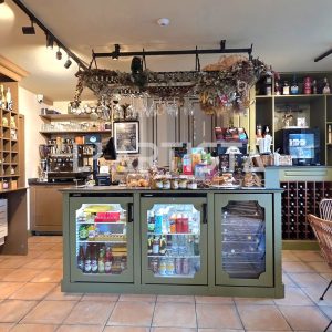 Търговски обект с лице на две улици, обзаведен по дизайнерски проект като от корица на списание - 2