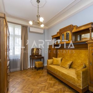 Аристократичен тристаен апартамент в Докторска градина - 5