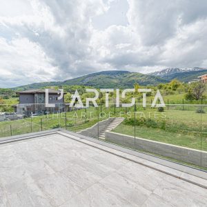 Просторна, самостоятена къща с модерна архитектура в полите на Витоша, с. Бистрица - 12