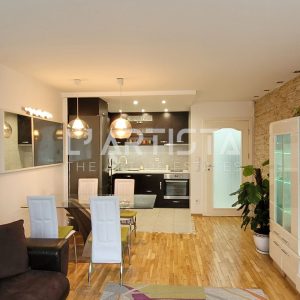 L’ Artista продава обзаведен тристаен апартамент в кв. "Изгрев"! - 2