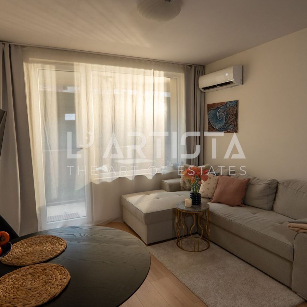 Тристаен обзаведен апартамент в кв. Кръстова вада със собствен двор - 0