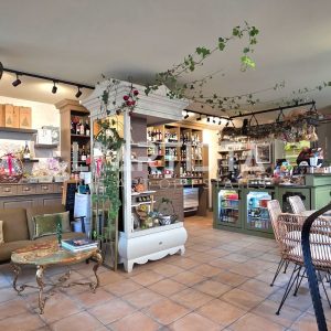 Търговски обект с лице на две улици, обзаведен по дизайнерски проект като от корица на списание - 5