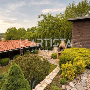 Two detached houses on a shared lot - 6