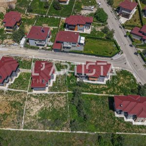 Luxury house with a 900 sq. m. yard in the prestigious gated community of Delta Hill, Kladnitsa village - 0