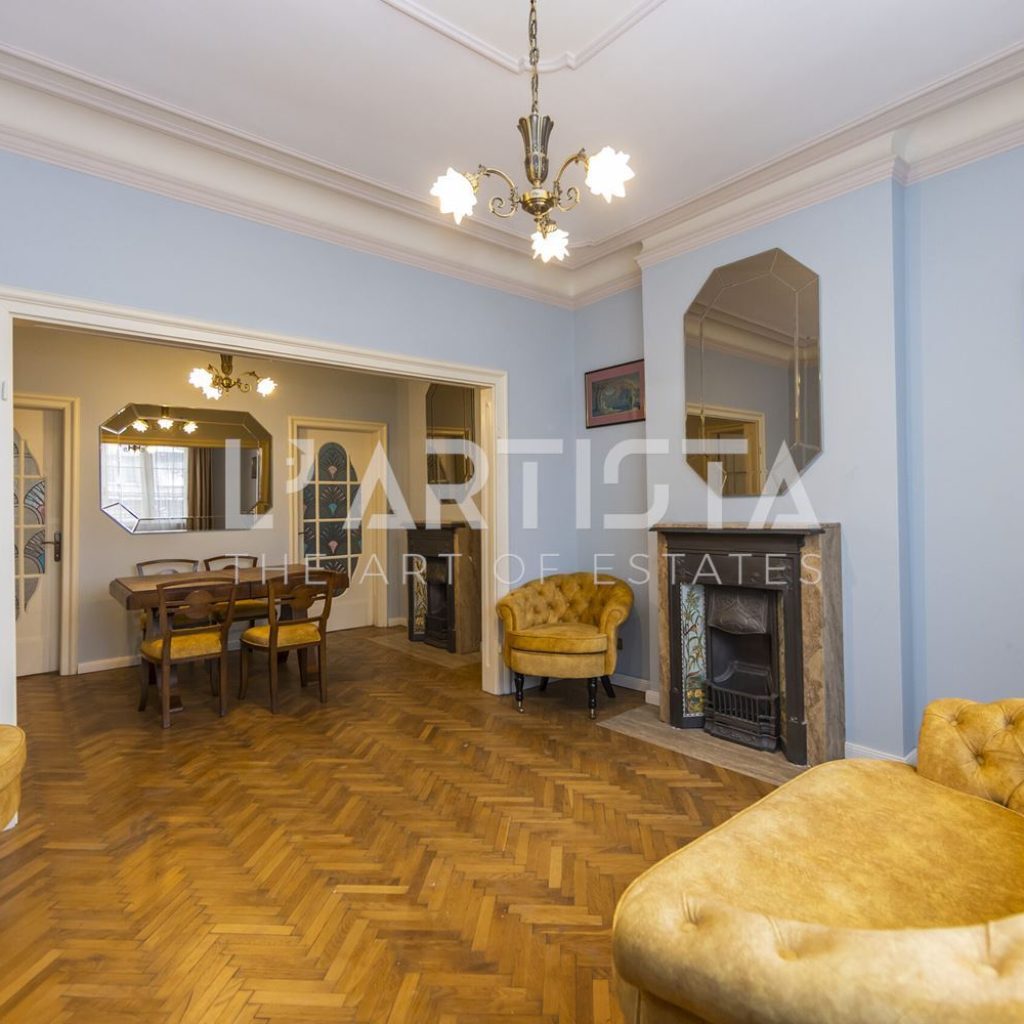 Аристократичен тристаен апартамент в Докторска градина - 0