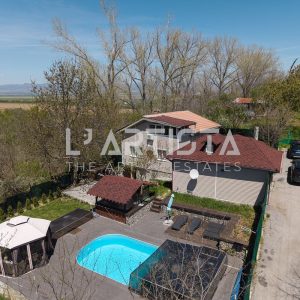 House with a pool in the village of Lozen - 3