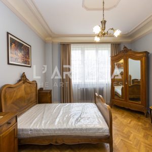 Аристократичен тристаен апартамент в Докторска градина - 6