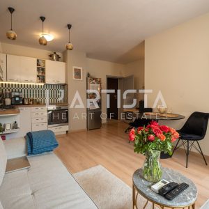 Тристаен обзаведен апартамент в кв. Кръстова вада със собствен двор - 2