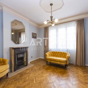 Аристократичен тристаен апартамент в Докторска градина - 2