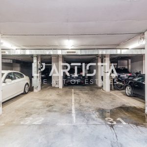 L'Artista представя напълно обзаведен тристаен апартамент, разположен в престижния и отлично поддържан затворен комплекс „Гл - 14